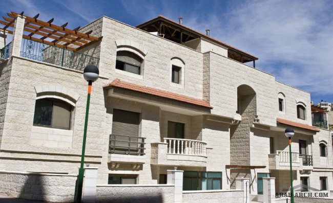 فيلا Semi-detached مكونة من طابقين بمساحة اجمالية ) 295 ( متراً مربعاً